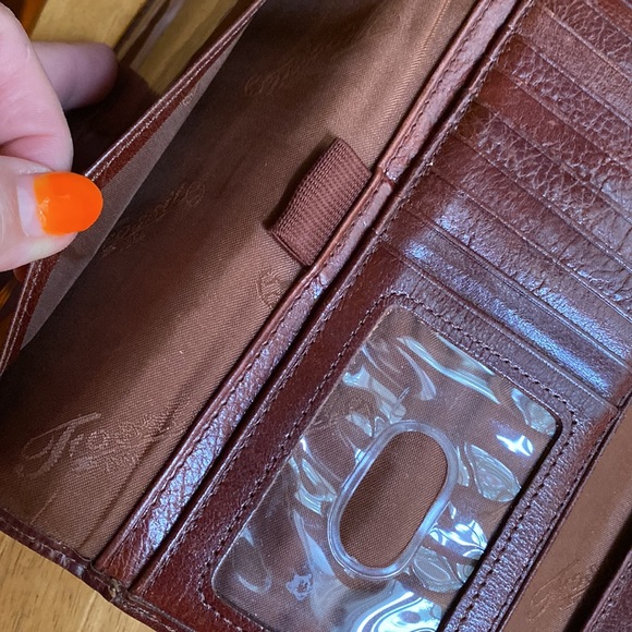 Fossil wallet 8x4” in good condition, pre-owned - Picture 7 of 9